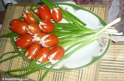 تزئین سالاد به شکل گل لاله تزئین سالاد به شکل گل لاله