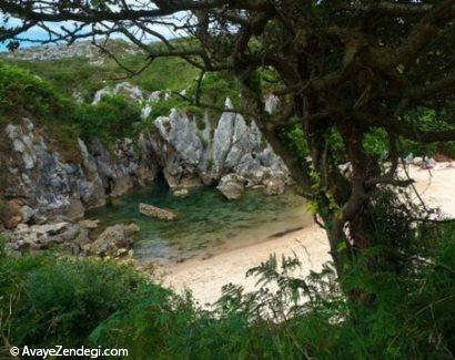 ساحلی در میان کوهها ساحلی در میان کوهها