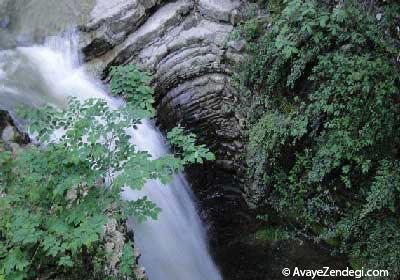 آبشاری در دل جنگل‌های گیلان