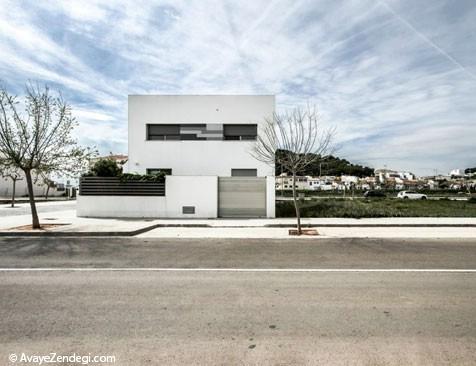 خانه مینیمالیست با طراحی توسی و سفید