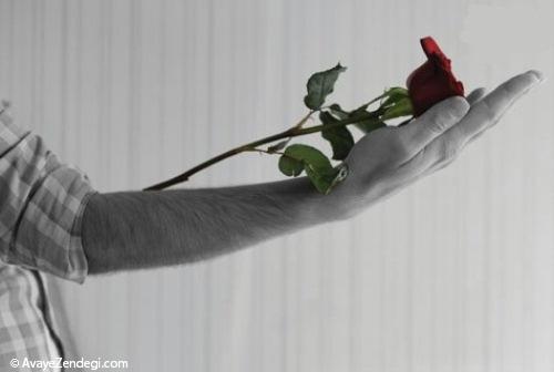  زبان بدن افراد موقع گل دادن چی میگه؟ 
