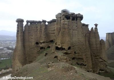 وقتی زمین برای خودش دودکش می سازد! وقتی زمین برای خودش دودکش می سازد!
