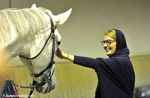  عکس های مهناز افشار و امید زندگانی در حال سوارکاری 