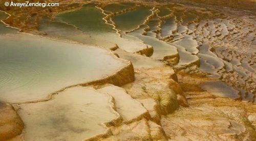 چشمه های اسرار آمیز باداب سورت چشمه های اسرار آمیز باداب سورت