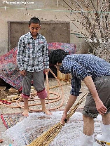 خانه تکانی روی نردبان سالم و بهداشتی! خانه تکانی روی نردبان سالم و بهداشتی!