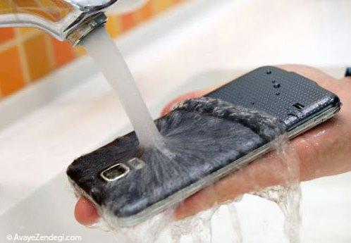 بررسی قابلیت ضد آب بودن گوشی Galaxy S5 سامسونگ بررسی قابلیت ضد آب بودن گوشی Galaxy S5 سامسونگ