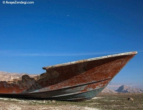  دو روی چهره دریاچه پریشان 