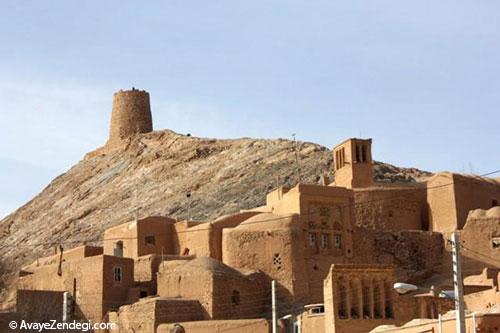 اسرار شگفت انگیز «دژ بیاضه» در دل کویر اسرار شگفت انگیز «دژ بیاضه» در دل کویر