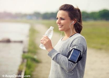 در حین فعالیت ورزشی و بعد از آن چه میزان آب باید نوشید؟