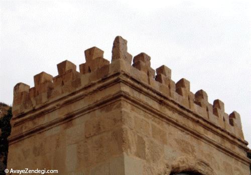 اریکه سلطنتی را در جاده ابریشم ببینید