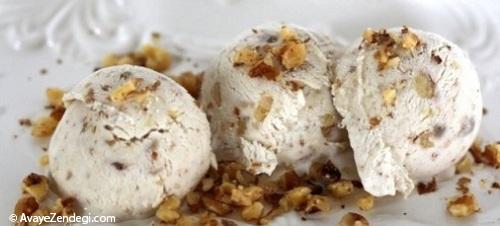 یک نیم چاشت خنک و خوشمزه بستنی گردویی