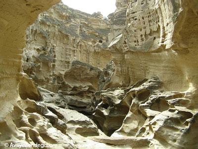  صخره های دیدنی دره چاه‌کوه 