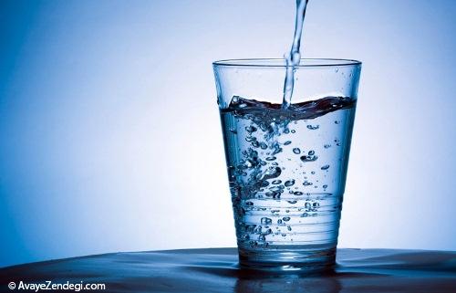 ۱۲ علامت و هشدار که نشان می دهد به اندازه کافی آب نمی نوشید