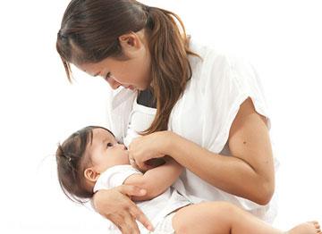 علل تاخیر در شروع تولید شیر مادر و راههای افزایش شیر مادر 
