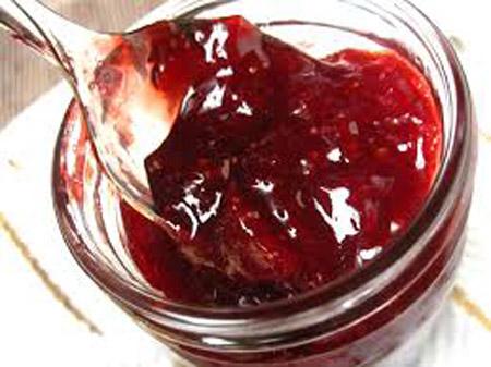 طرز تهیه مربای توت فرنگی خوش رنگ