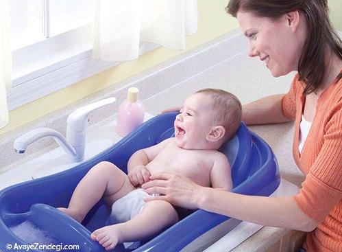 چگونه نوزاد را حمام کنیم؟ چگونه نوزاد را حمام کنیم؟