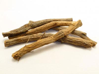 خواص درمانی گیاه شیرین‌بیان 