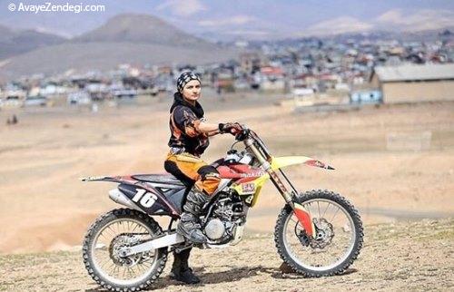 درخشش بانوی موتور سوار ایرانی در جهان درخشش بانوی موتور سوار ایرانی در جهان