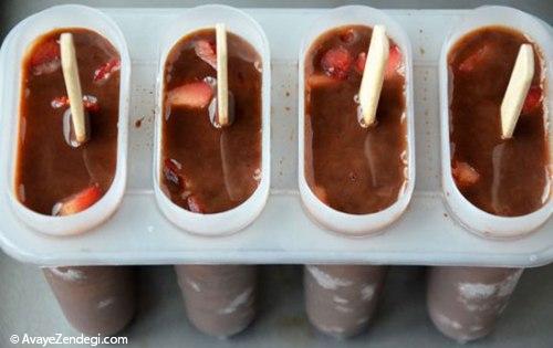 بستنی یخی شکلاتی، مخصوص این هواست طرز تهیه بستنی یخی شکلات و توت فرنگی