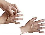  15 نشانه کم آب شدن بدن 